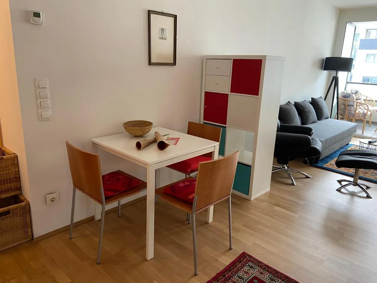 Apartment 9 Stops Away From City-Centre Vienna Austria